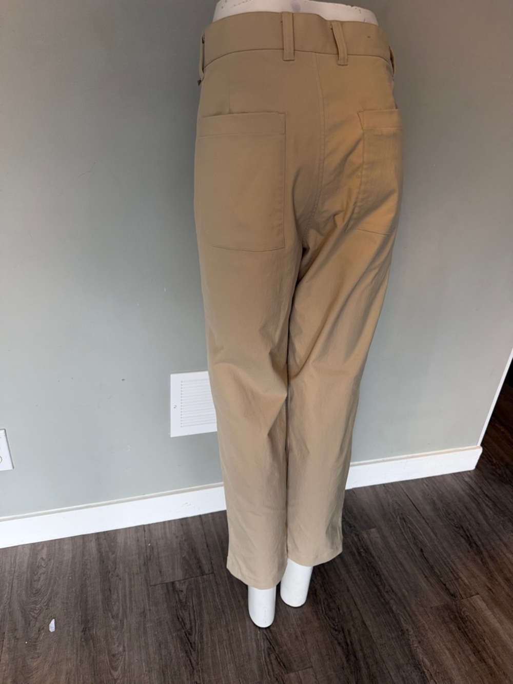 Men's Classic Straight-Leg Khaki Pants inseam 27”